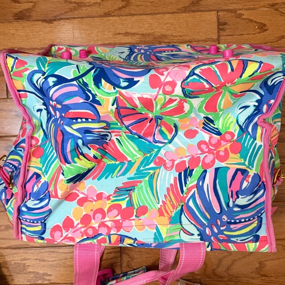 Lilly Pulitzer Vibrant Floral Cooler Bag in Pink & Multi - Picture 8 of 9
